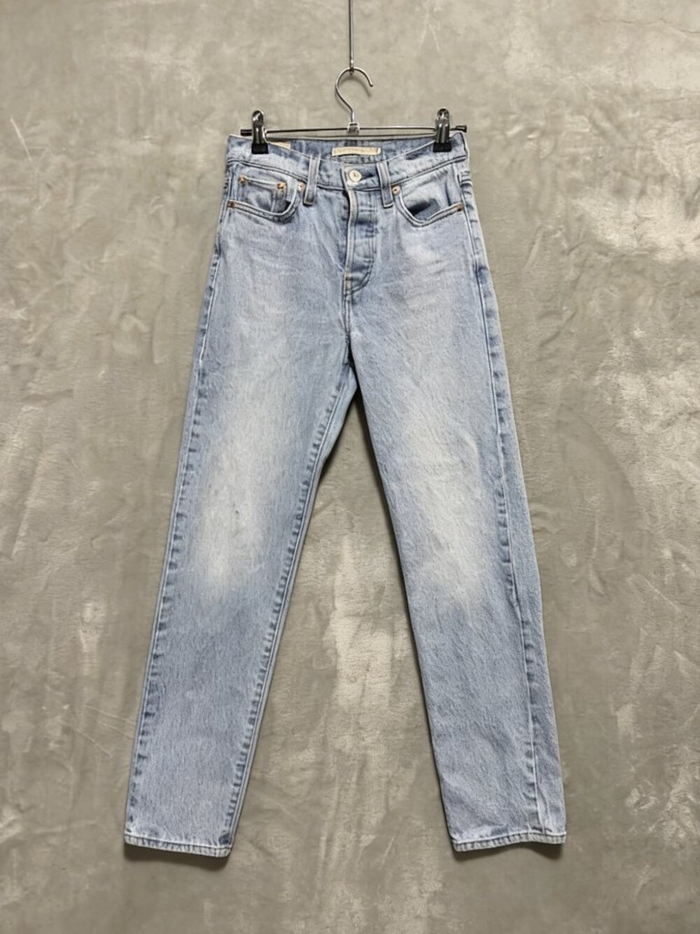 Levi’s Wedgie Fit Straight Jeans Womens 23x28 Blue Denim Light Wash Button Fly